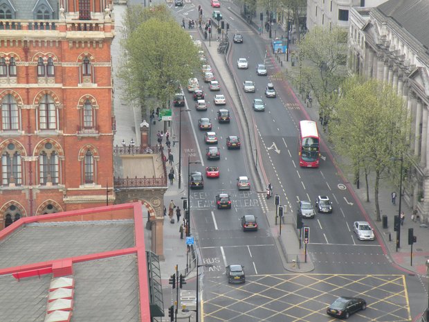  Euston Road et sa circulation frénétique